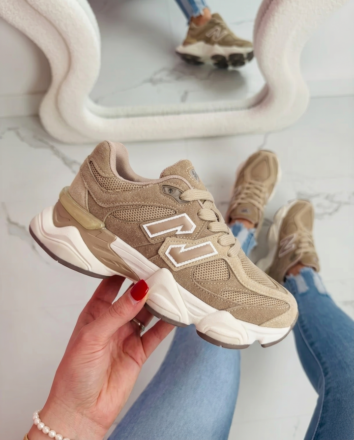 11 | Bruine Sneakers