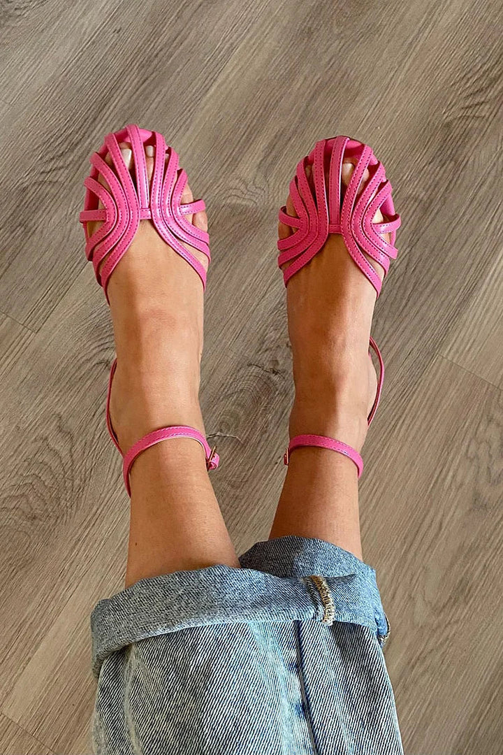 Vittoria Gouden Sandalen met Sierlijke Accenten