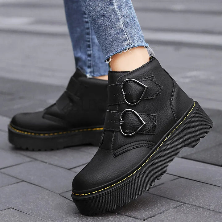 Femke | Enkelboots met Gespen