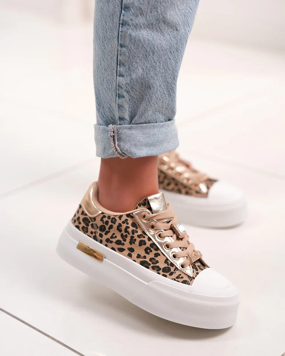 Joanna Leo Athletic Shoe